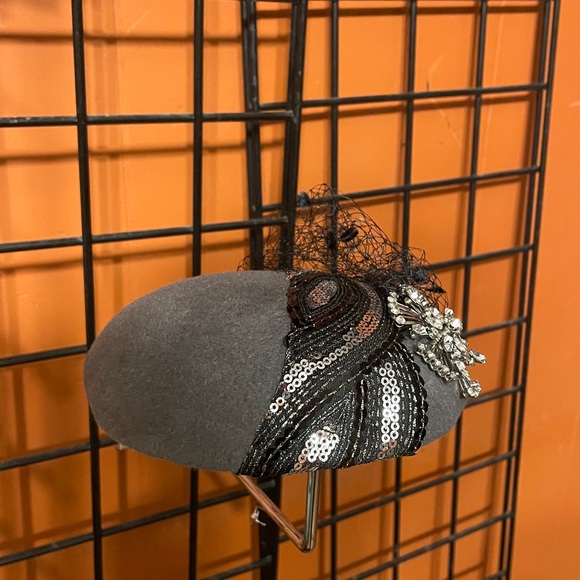 Gray Beret with Black Sequin and Mesh Detail - Picture 3 of 5